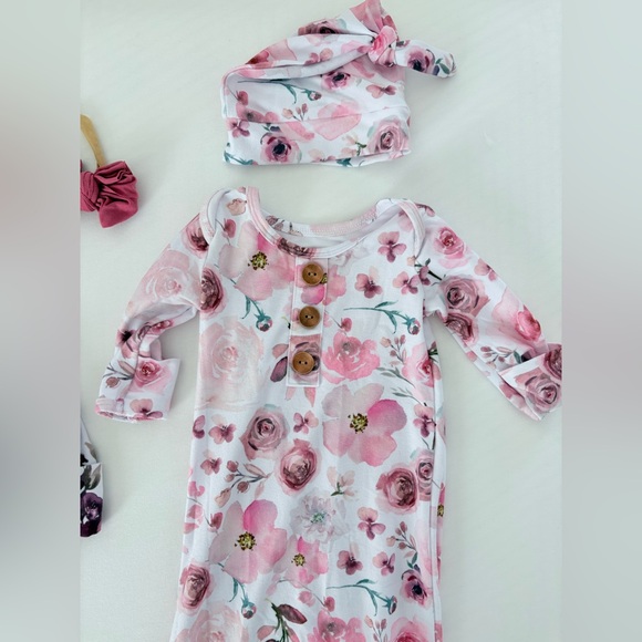 LIKE NEW Caden Lane Bundle NB 0-3mo Knot Gown and Hat - Picture 2 of 3